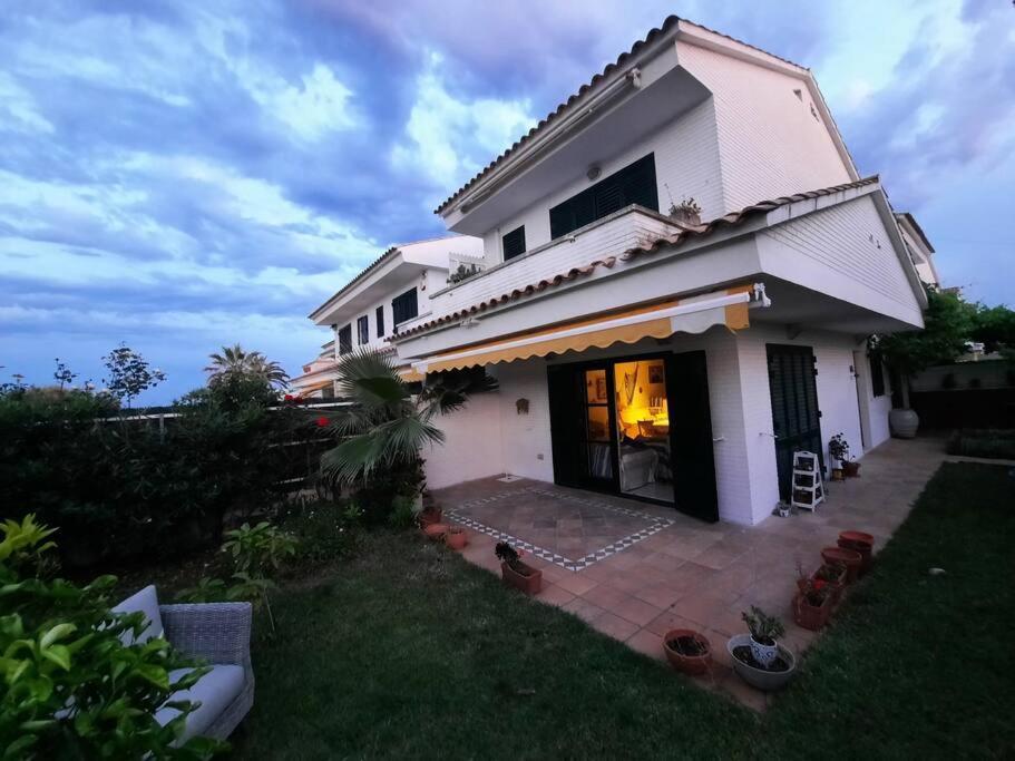 Апартаменты Cosy House With Garden Infront Of The Sea Крешель Экстерьер фото