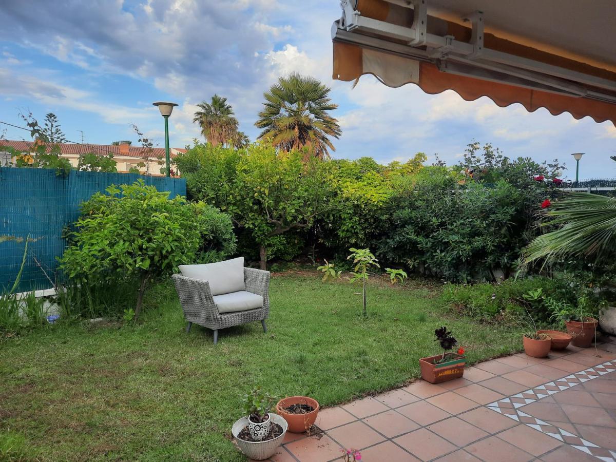 Апартаменты Cosy House With Garden Infront Of The Sea Крешель Экстерьер фото